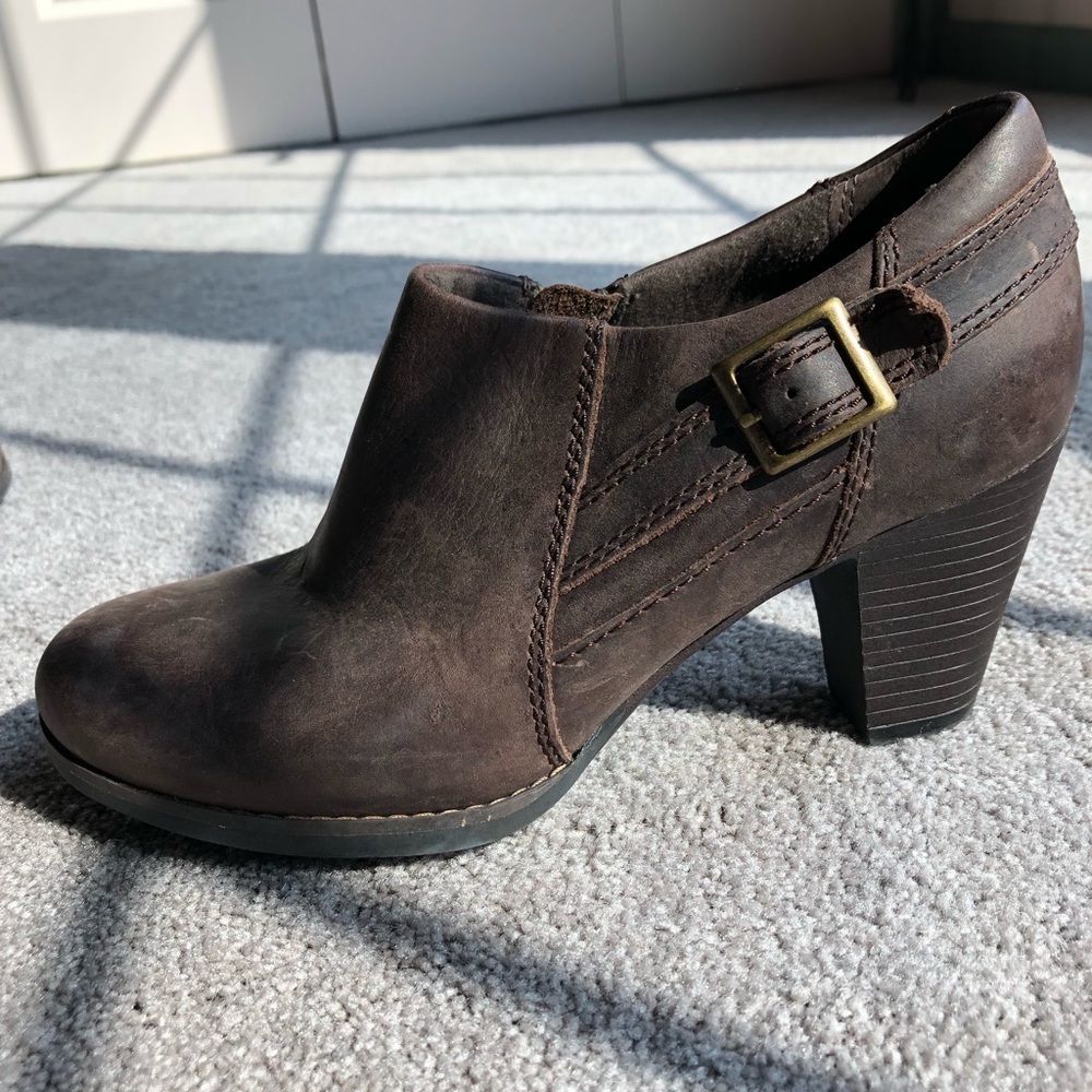 EUC Clarks Distressed Leather Bootie